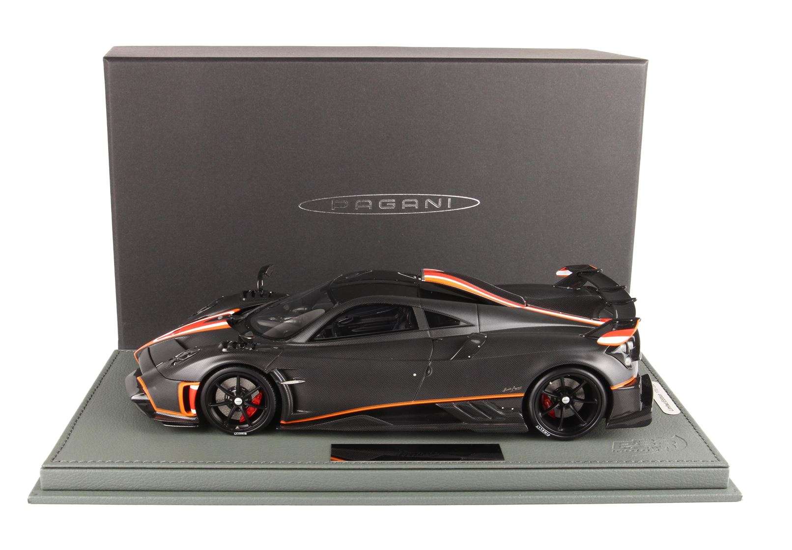 BBR Pagani Imola 2020 Matt Carbon Fiber Black 1/18 modellino da collezione 499 lacasadelmodellismo