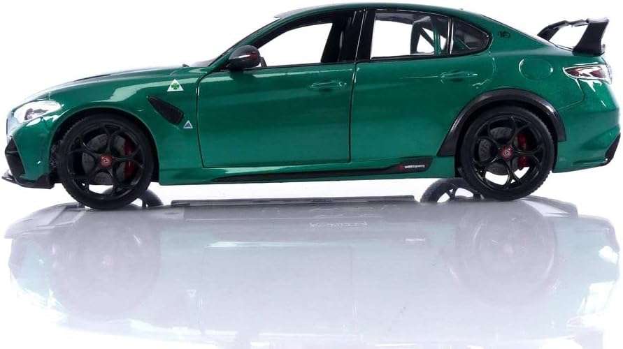 BURAGO - 1/18 - ALFA ROMEO - GIULIA GTAm 2020 - VERDE MONTREAL - GREEN MET 1/18 modellino da collezione 69 lacasadelmodellismo