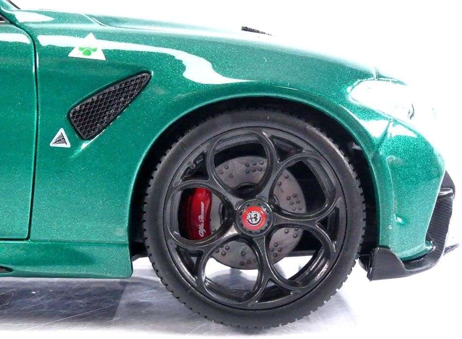 BURAGO - 1/18 - ALFA ROMEO - GIULIA GTAm 2020 - VERDE MONTREAL - GREEN MET 1/18 modellino da collezione 69 lacasadelmodellismo