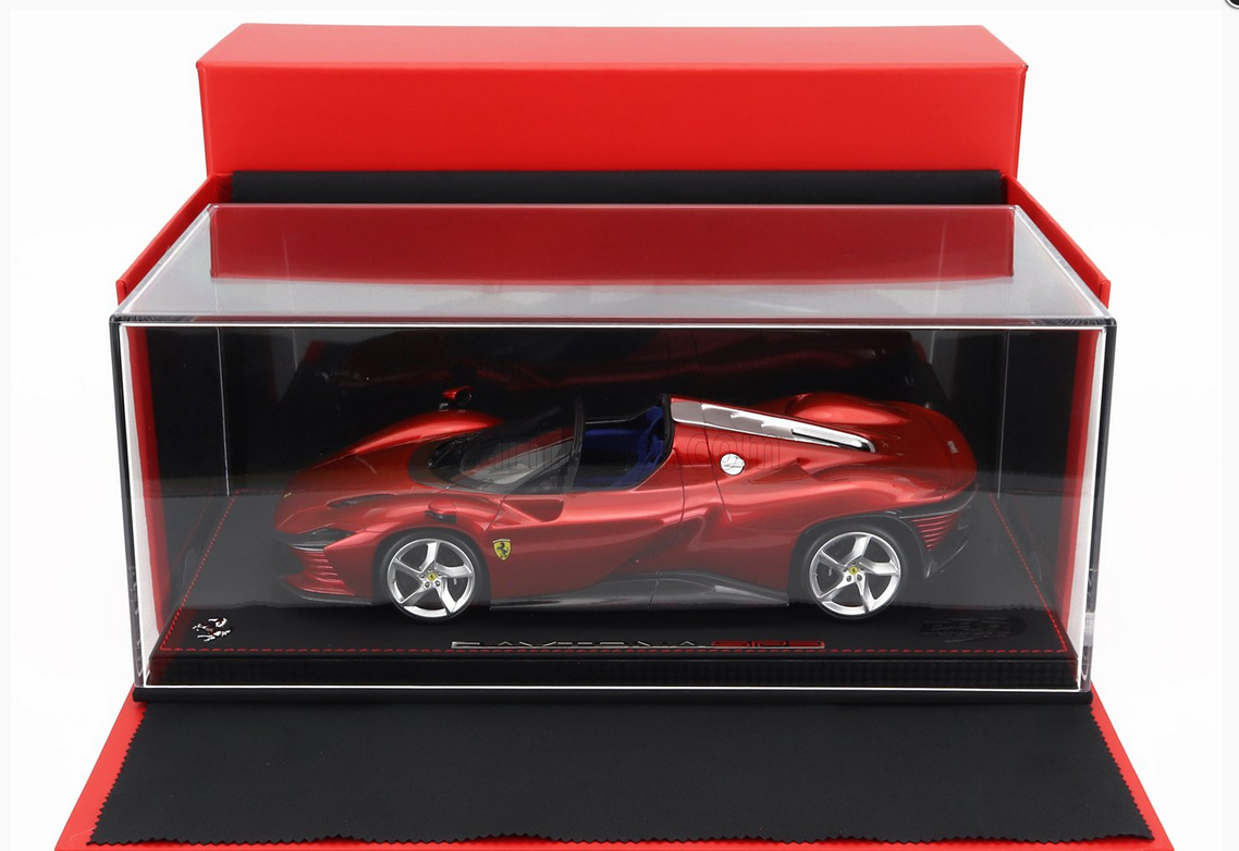 BBR-MODELS - 1/18 - FERRARI - DAYTONA SP3 OPEN ROOF ICONA 2022 - CON VETRINA - WITH SHOWCASE - ROSSO MAGMA - RED MET