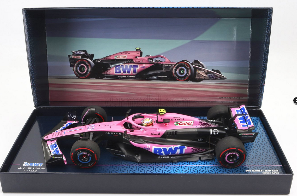 MINICHAMPS - 1/18 - RENAULT - F1 A523 TEAM BWT ALPINE N 10 9th BAHRAIN GP WITH PIT BOARD 2023 PIERRE GASLY - PINK BLACK BLUE