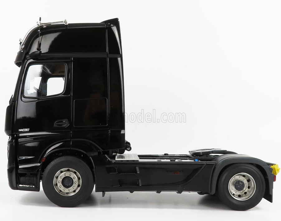 NZG - 1/18 - MERCEDES BENZ - ACTROS 2 1863 GIGASPACE 4x2 MIRRORCAM TRACTOR TRUCK 2-ASSI 2018 - BLACK