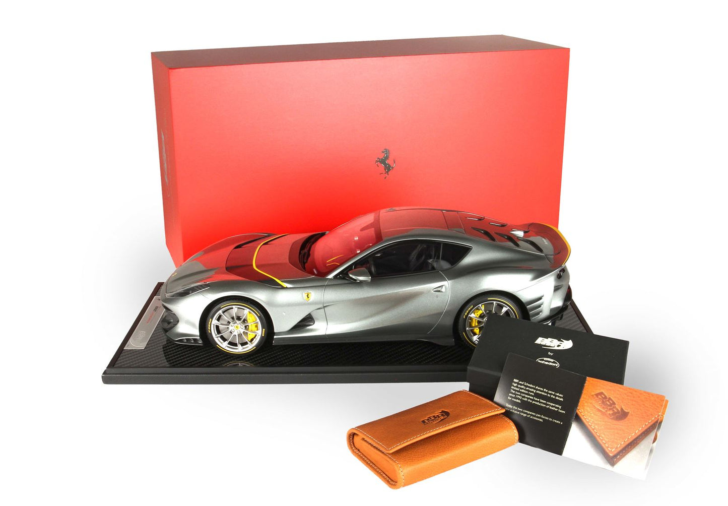 BBRModels - 1/12 Ferrari 812 Competizione 2021 Grigio Coburn Portachiavi Cuoio Schedoni incluso