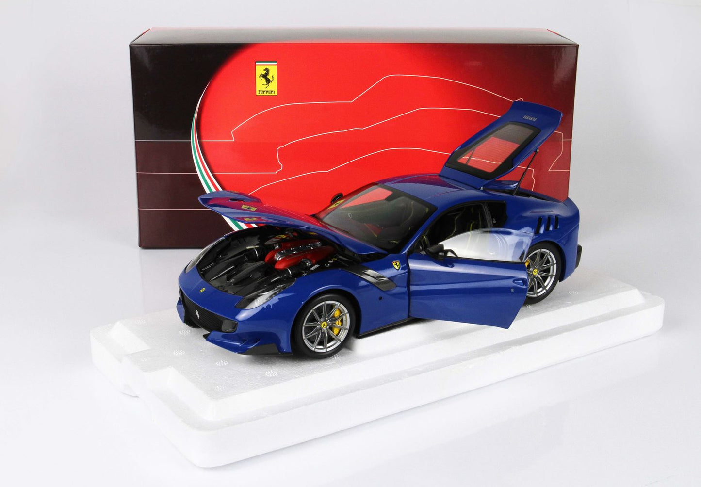 BBR-MODELS - 1/18 - Ferrari F12 TDF Azzurro Dino