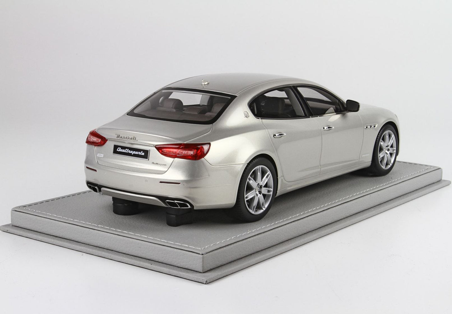 Quattroporte MY17 Gran Lusso Champagne Color 1/18