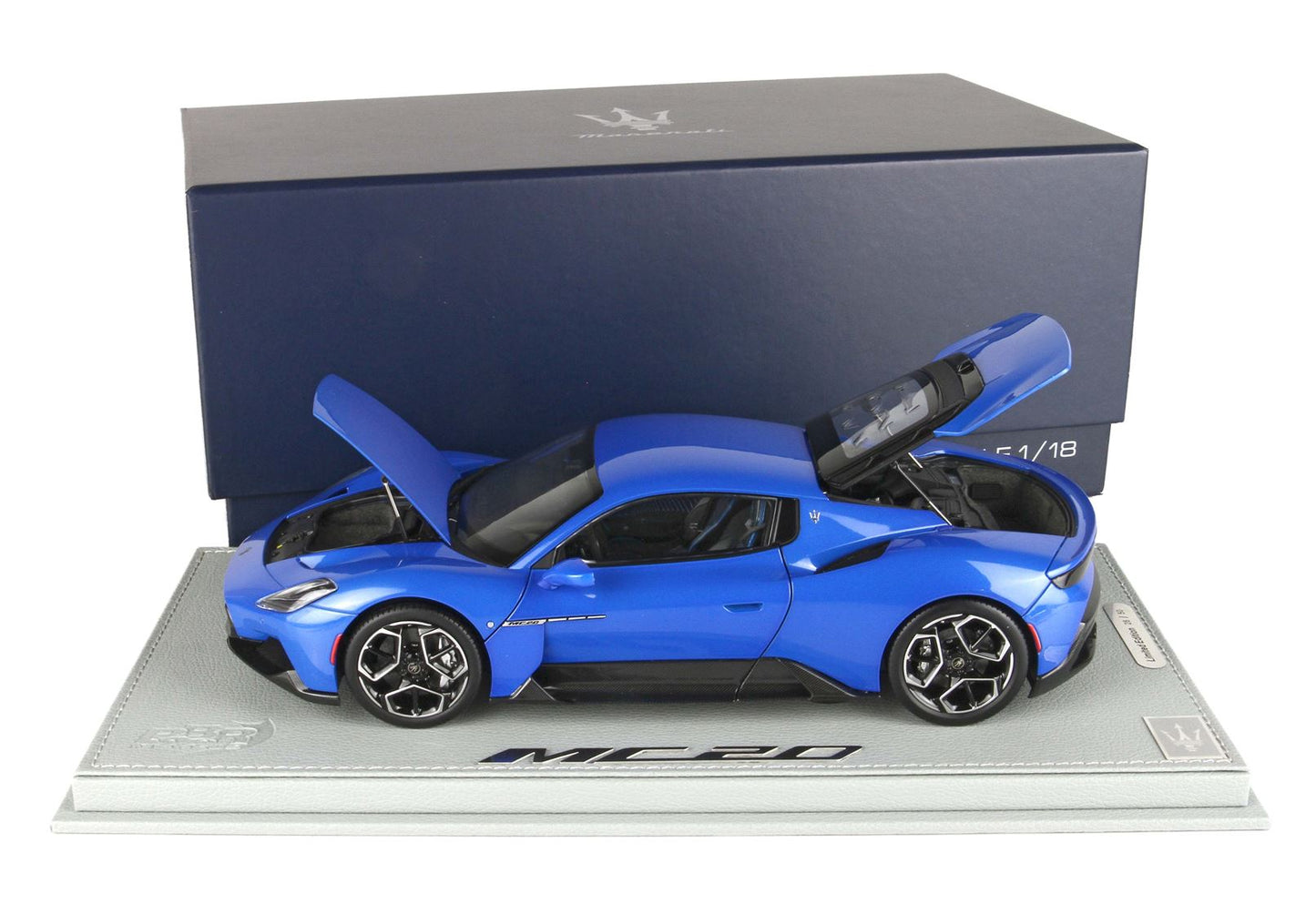 BBR-MODELS - 1/18 - Maserati MC20 Blu Infinito - Confezione con vetrina inclusa nel prezzo