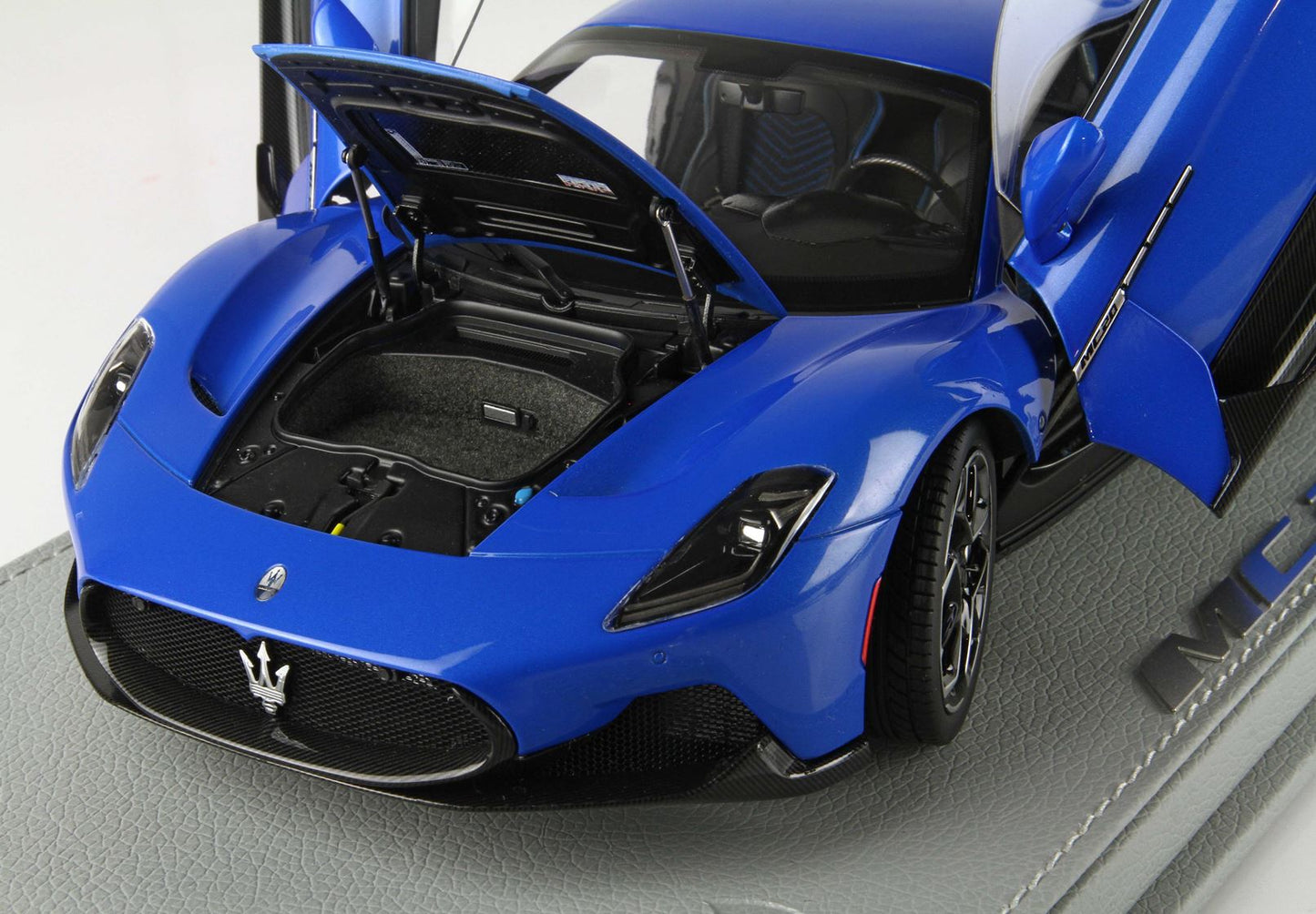 BBR-MODELS - 1/18 - Maserati MC20 Blu Infinito - Confezione con vetrina inclusa nel prezzo