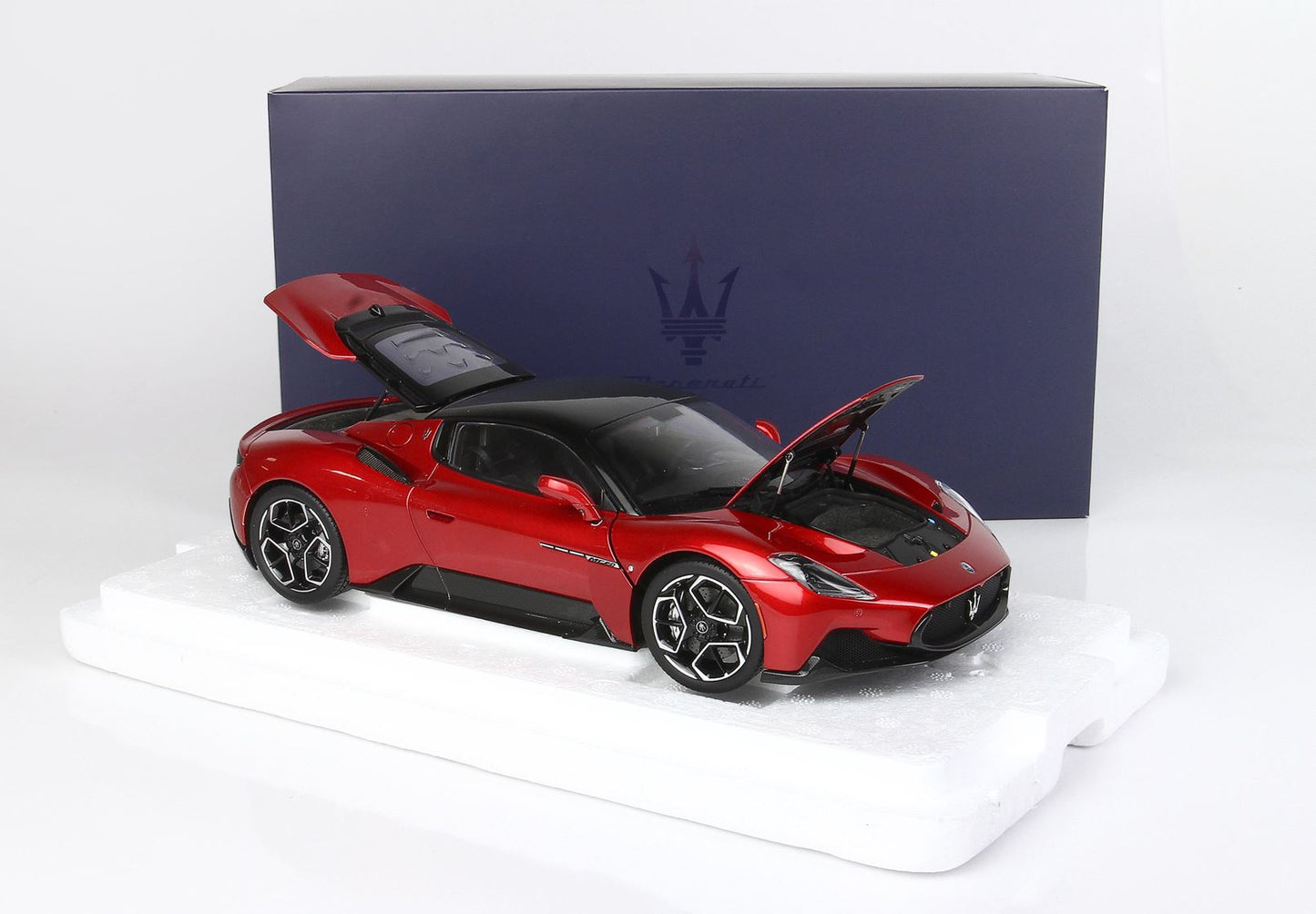 Maserati MC20 Rosso Vincente - SPECIAL PACK 1/18