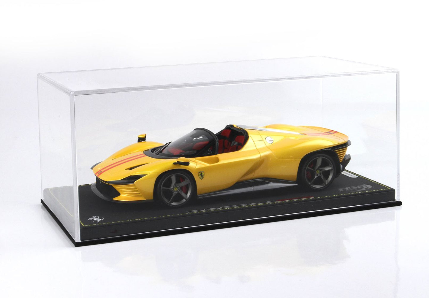 BBRModels  - Ferrari SP3 Daytona Giallo Tristrato  1/18 con Vetrinetta