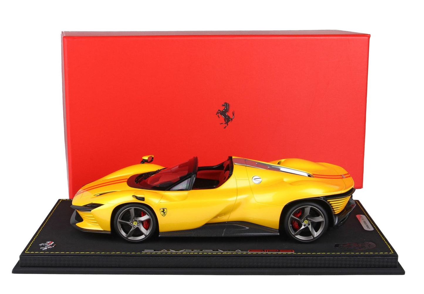 BBRModels  - Ferrari SP3 Daytona Giallo Tristrato  1/18 con Vetrinetta