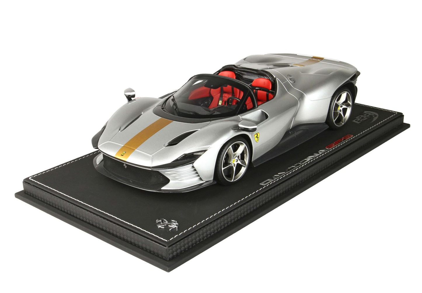 BBR-MODELS - 1/18 Ferrari SP3 Daytona argento Nurburgring con vetrinetta inclusa