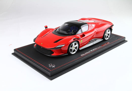 BBR MODELS - Ferrari Daytona SP3 Icona series tetto chiuso - Rosso Corsa 322 + Vetrinetta