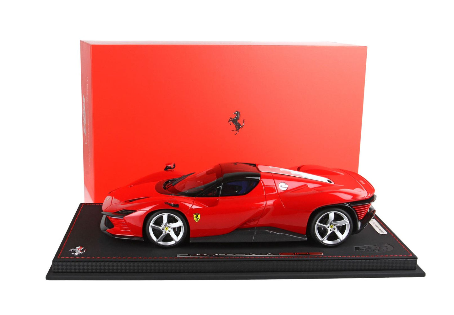 BBR MODELS - Ferrari Daytona SP3 Icona series tetto chiuso - Rosso Corsa 322 + Vetrinetta